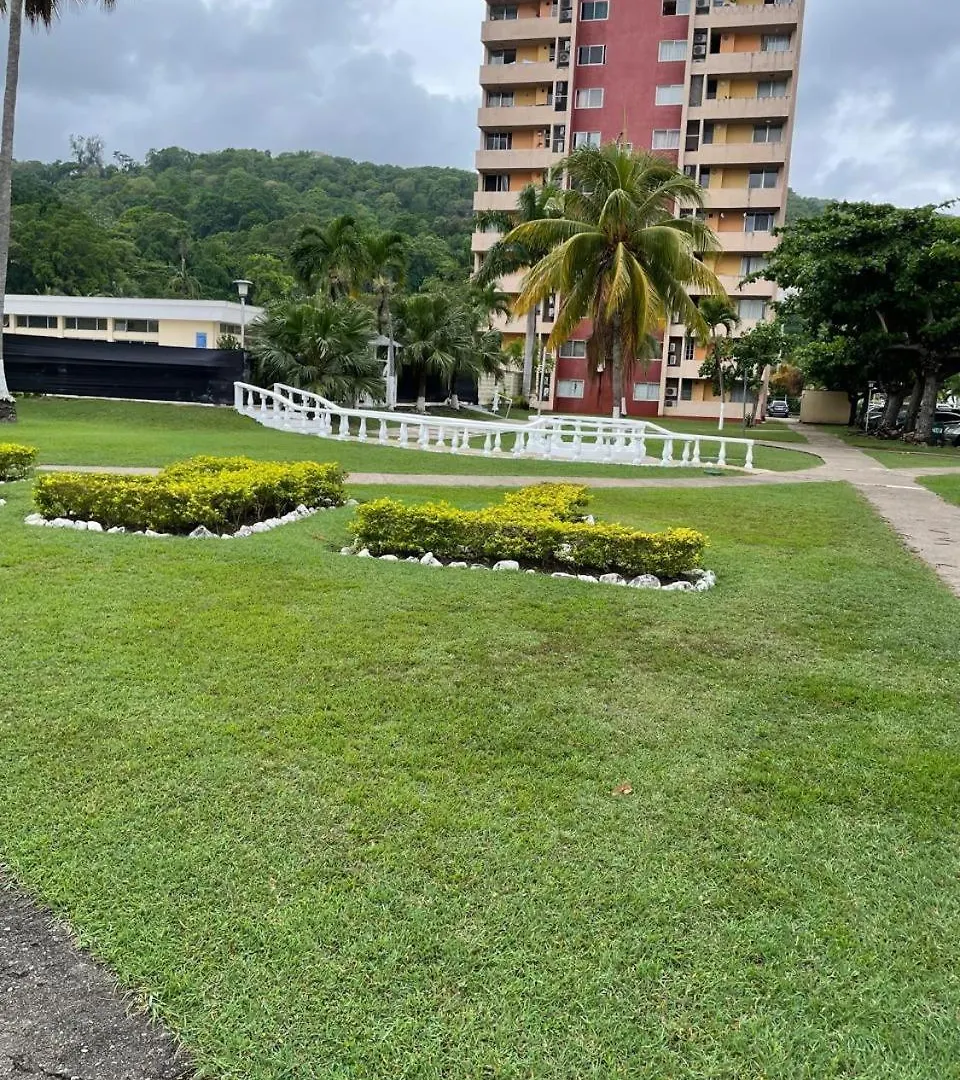 Appartement Towers By The Beach Ocho Rios