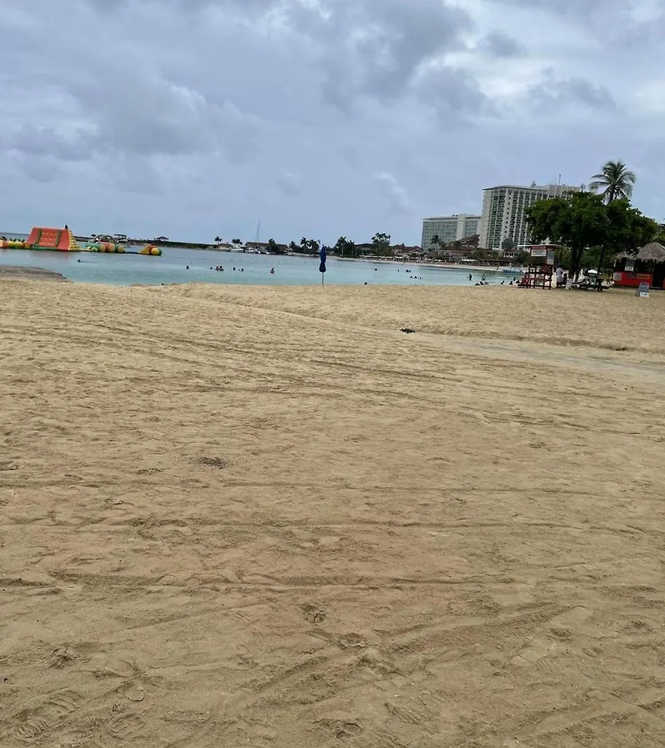 Towers By The Beach Ocho Rios 0*,  Jamaika