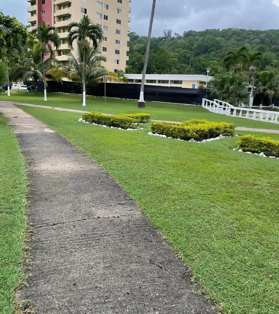 Towers By The Beach Ocho Rios Jamaika